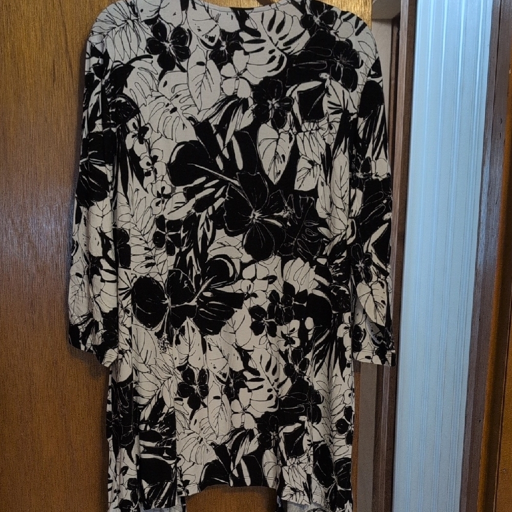 Catherines Black and White Floral Cardigan - Picture 4 of 4
